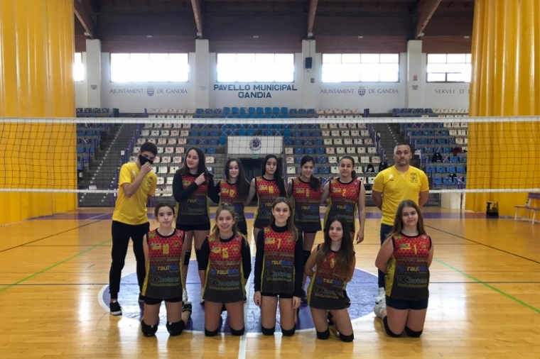 Las graueras del Veles e Vents se adjudican el derbi de vóley