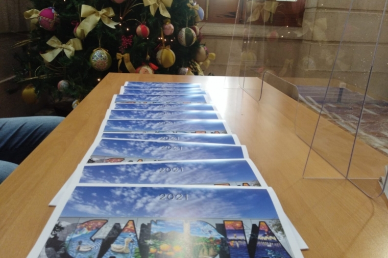 Gandia empieza el reparto del calendario municipal