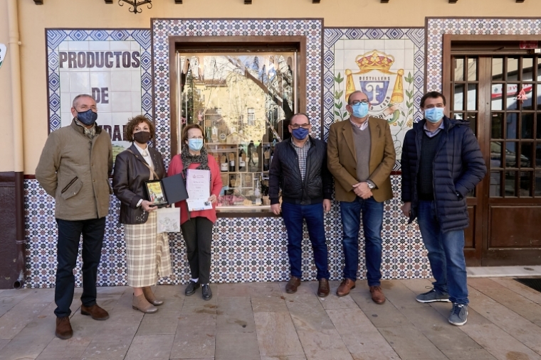 La Semana Santa de Gandia entrega los premios a los escaparates de Navidad