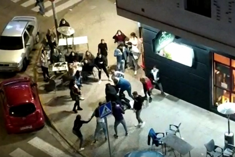 Una pelea en un bar de Gandia moviliza a 4 patrullas de la Policía Nacional