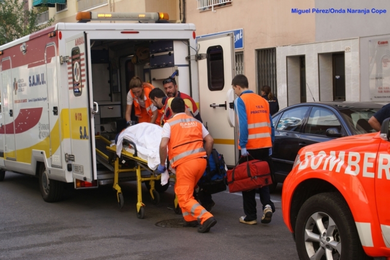 Dos personas atendidas tras un incendio en una vivienda de Gandia