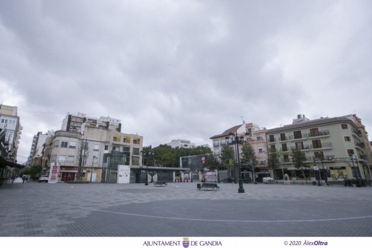 Gandia recuerda que se puede vender comida para llevar y servir a domicilio