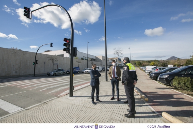 Gandia instala nuevos semáforos en la avenida de Blasco Ibáñez, en Corea