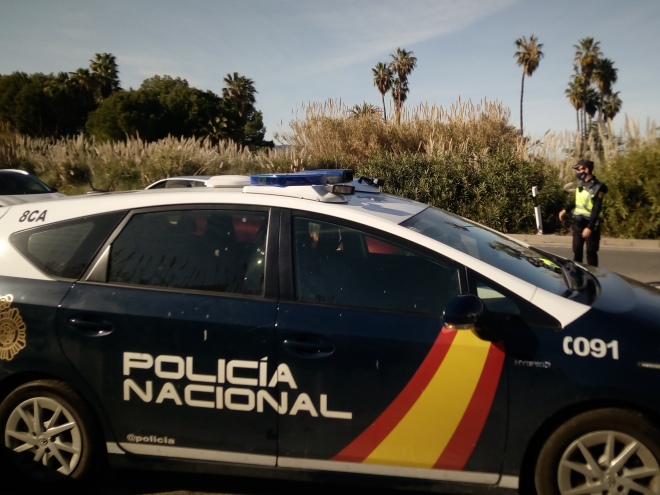 Detenida en Gandia por retener y amenazar a un hombre