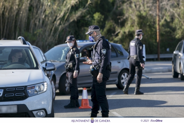 La Policía de Gandia multa a 300 personas por infringir el cierre perimetral