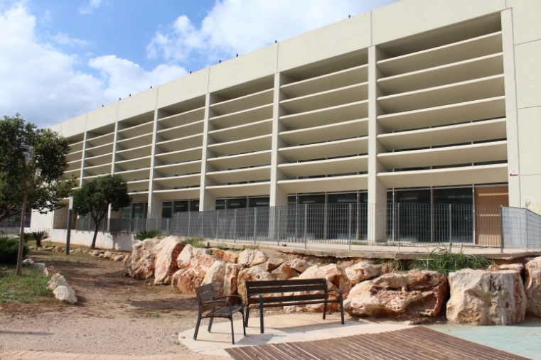 Tavernes avanza para disponer de la piscina municipal cubierta