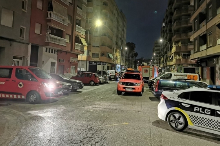 Una fuga deja a miles de vecinos sin agua en la zona de Corea Gandia