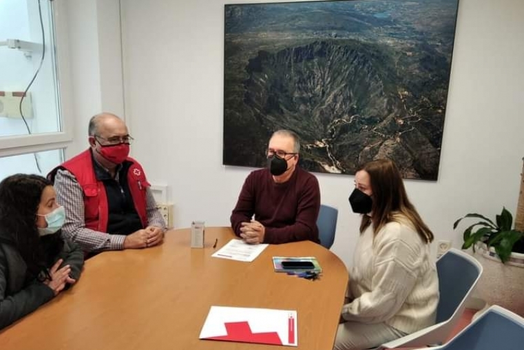 Cruz Roja y Villalonga siguen colaborando para ayudar a los desfavorecidos