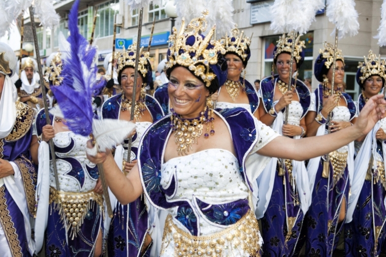 Moros y Cristianos de Oliva y la concejalía de Fiestas ayundan a Cruz Roja