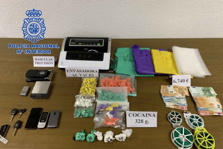 La Policía Nacional desmantela puntos de venta de droga en Gandia y Piles