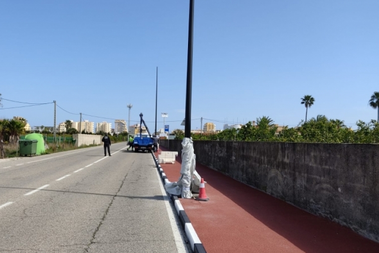 Xeraco sigue iluminando el carril bici entre la playa y la Torre de Guaita