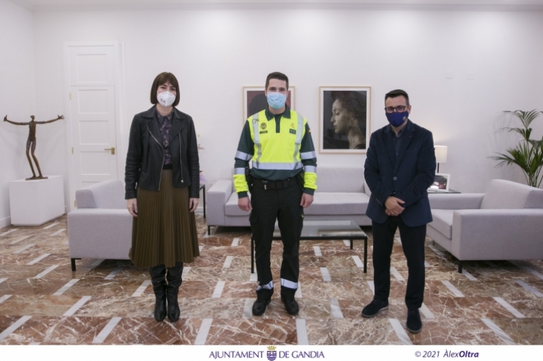 Gandia recibe al Teniente Varela, nuevo jefe de Tráfico de la Guardia Civil