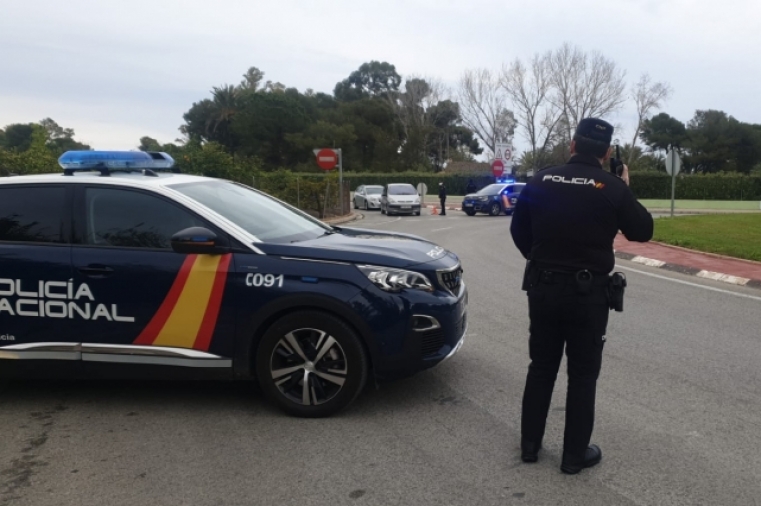 Controles perimetrales de la Policía Local y Nacional en Gandia