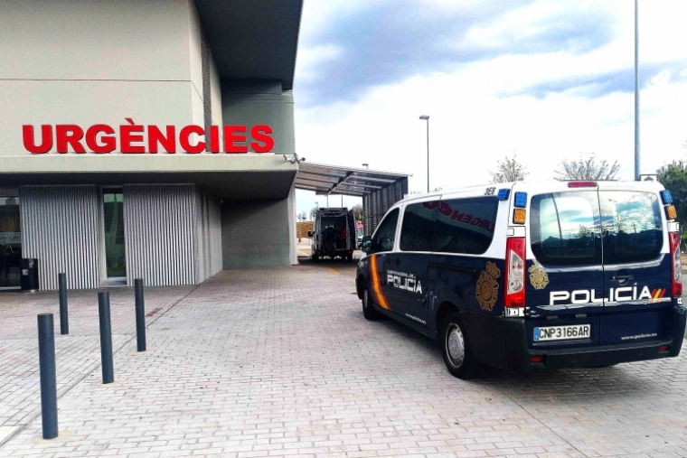 Una pareja detenida en el Hospital de Gandia por agredir a un vigilante