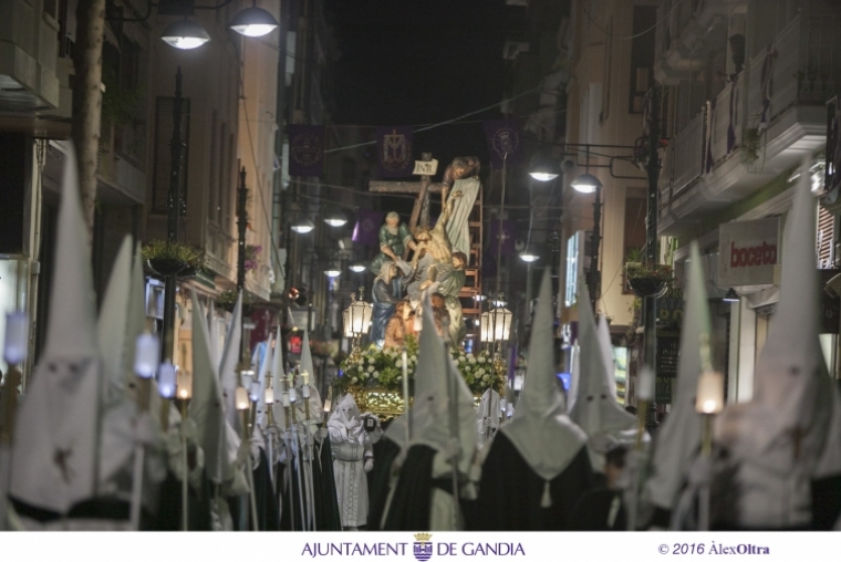 Gandia abre en la Escola Pia una exposición sobre la Semana Santa
