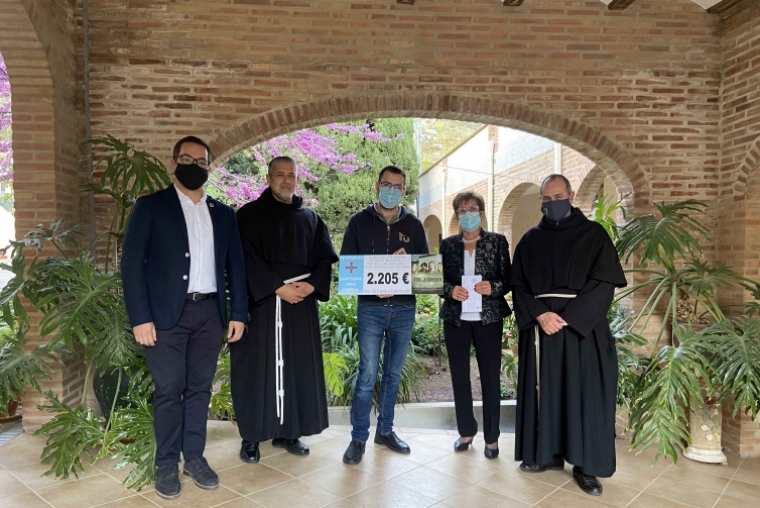 La Hermandad de la Cruz de Gandia entrega lo recaudado en el Stream Benéfico