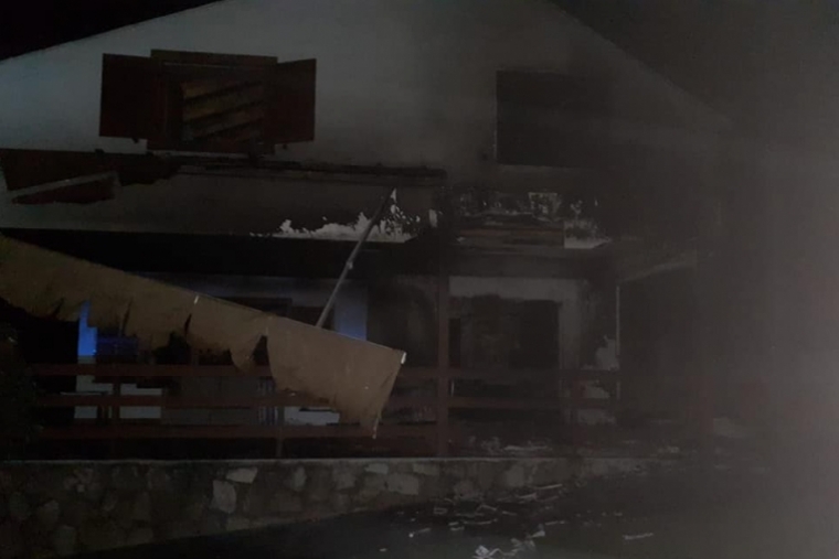 Un incendio destruye por completo una vivienda en La Drova 