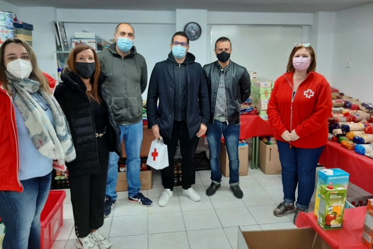 Los Moros y Cristianos de Oliva recogen 1.000 kg de comida para necesitados