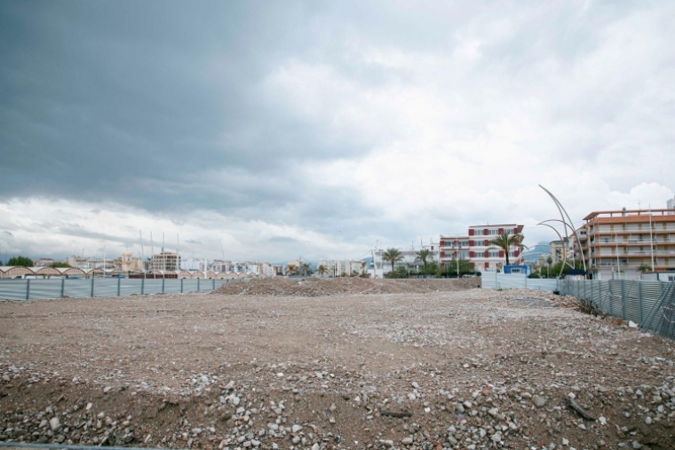 Puertos retira los escombros de la demolición del Náutico de Gandia