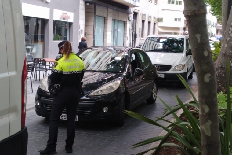 Gandia incrementa la presencia policial sancionando en La Morada