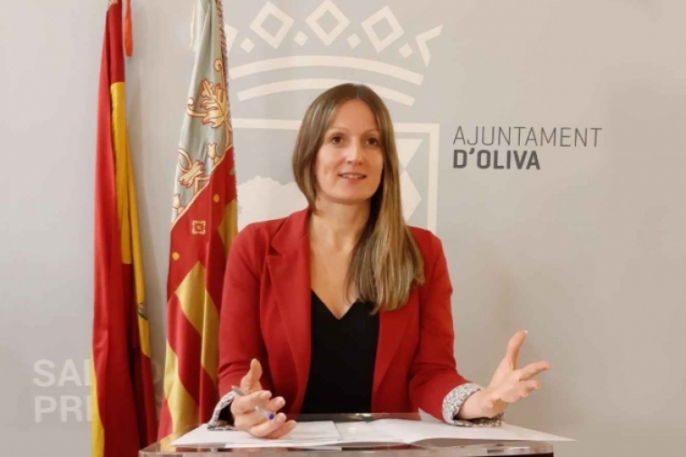 La vicealcaldesa de Oliva explica que eran bailes de matrimonios y vacunados