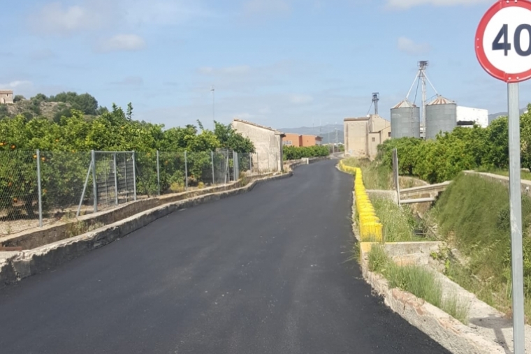 La Conselleria asfalta el Camí Vell de Xàtiva a su paso por l'Alqueria