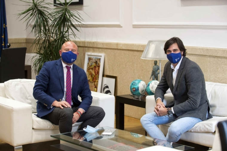 Toni Gaspar, se reúne con el alcalde de Beniflà, Borja Gironés
