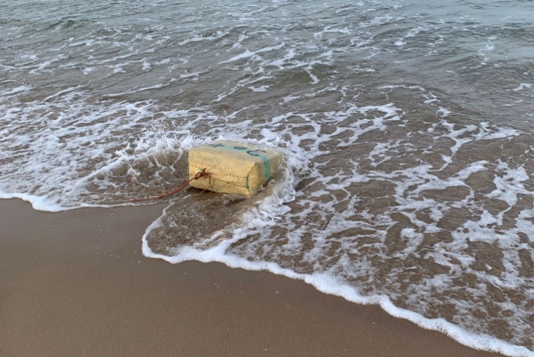 La droga oculta en Cullera en un flotador de cocodrilo llega a Gandia