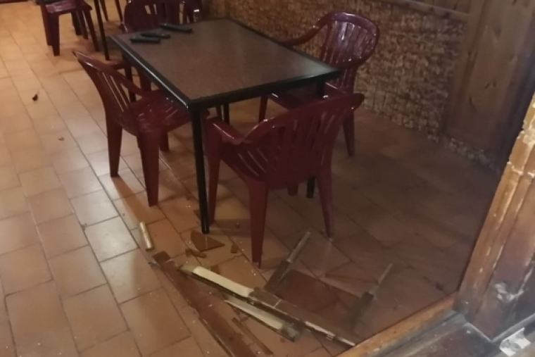 Roba en un bar de Tavernes y es reducido tras varios disparos y una Taser