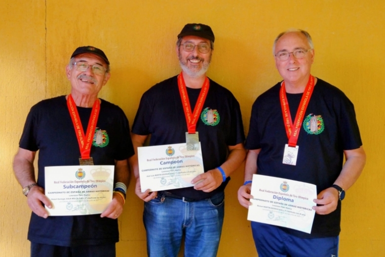 El Club de Tiro Olímpico de Oliva triunfa en el Nacional de Armas Históricas