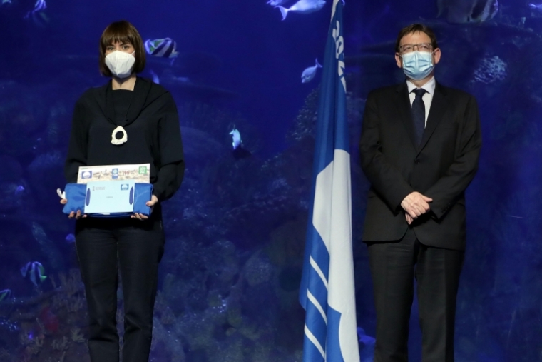 Gandia recoge su 35ª Bandera Azul de los Mares Limpios