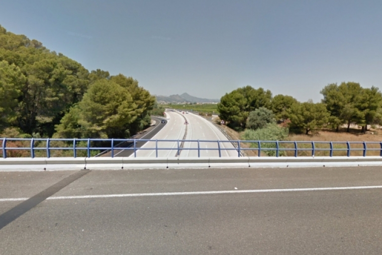 Cortada por la noche la autopista AP-7 por obras a la altura de Oliva