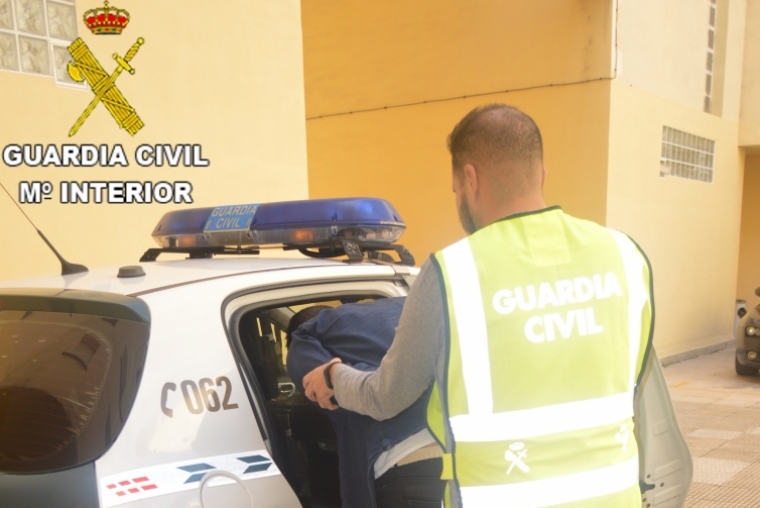 Detenido por robar material de construcción para su empresa en Oliva