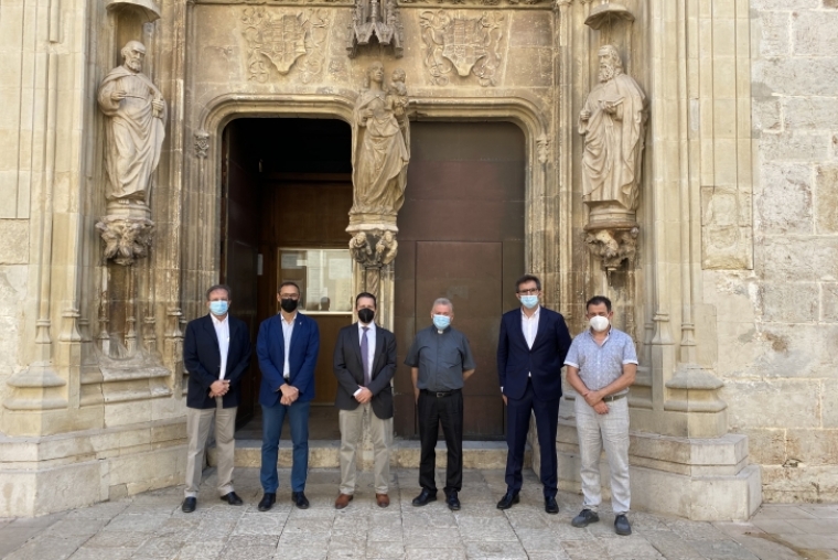 El rector de la UPV visita la Colegiata y se interesa por su restauración