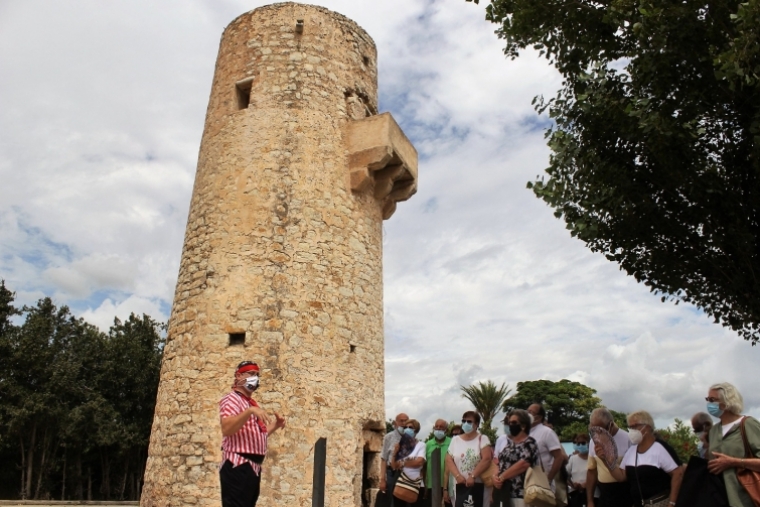 Tavernes cierra los viajes estivales para mayores de Oliva