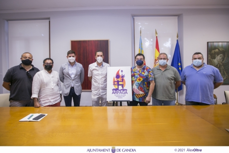 Gandia encargará trabajos a los artistas falleros locales