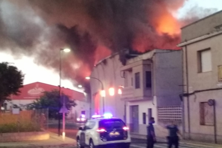 Controlado el incendio de Beniarjó, pero no extinguido