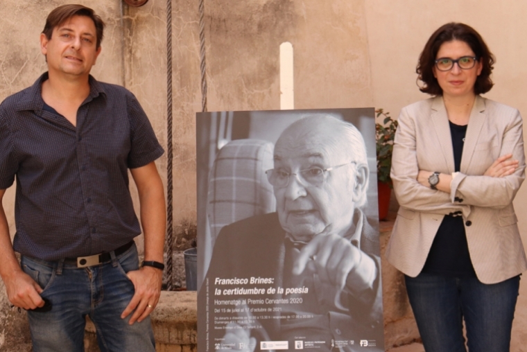 Oliva acoge la exposición homenaje de su hijo predilecto, Francisco Brines