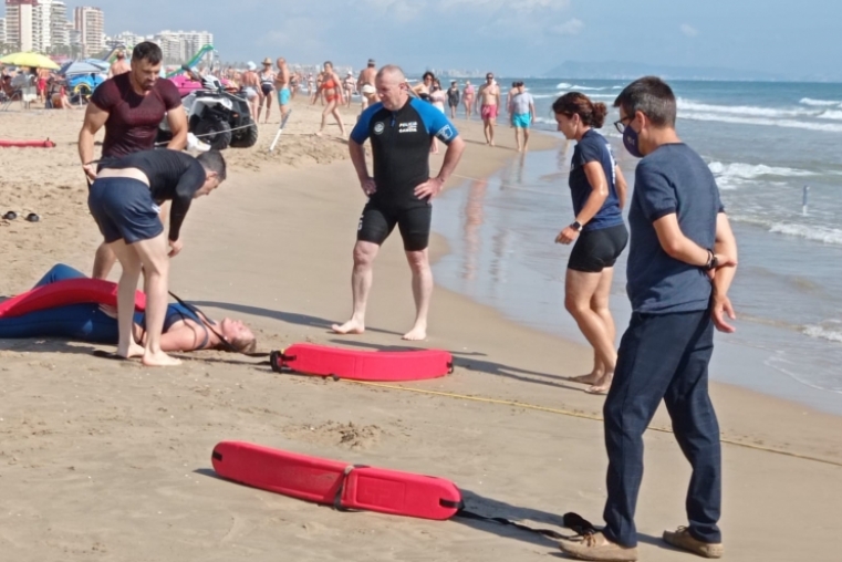 Continúa el programa de formación en playa de la Policía Local de Gandia