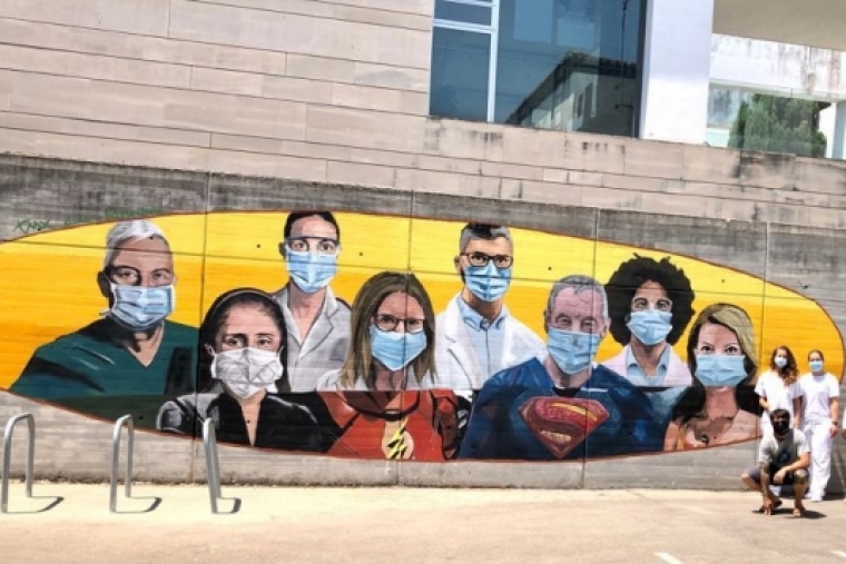 En Bellregurad, un mural reconoce la labor de los sanitarios en la pandemia