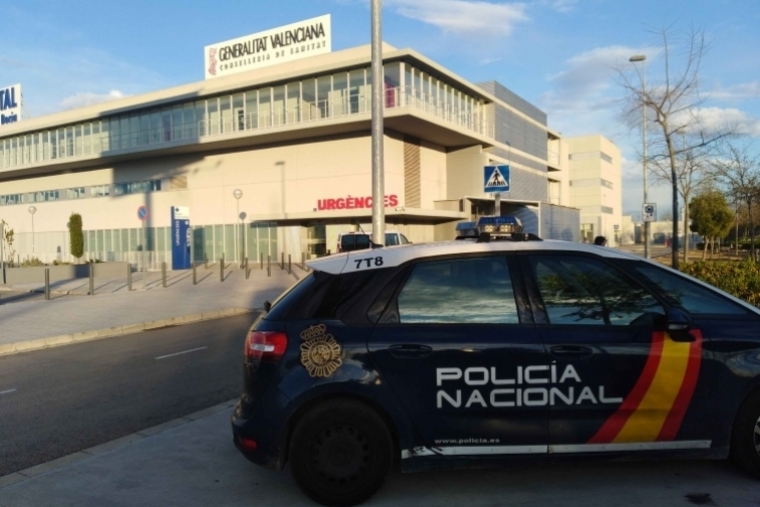 Una reyerta en Gandia acaba con policías heridos, disparos y tres detenidos