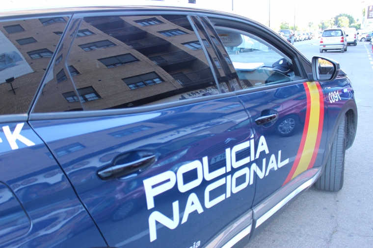 La Policía Nacional detiene a un hombre por estafas con móviles