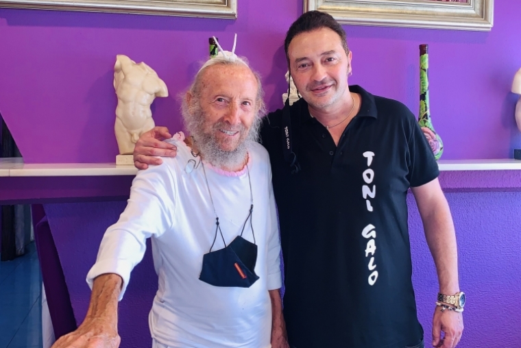 El restaurante Toni Galo bautiza una mesa con el nombre de Ripollés.