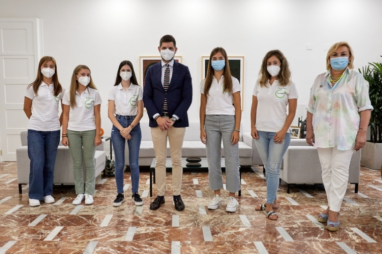 Recepcción a las estudiantes del Abecé de Gandia tras ganar el Reto Finnova