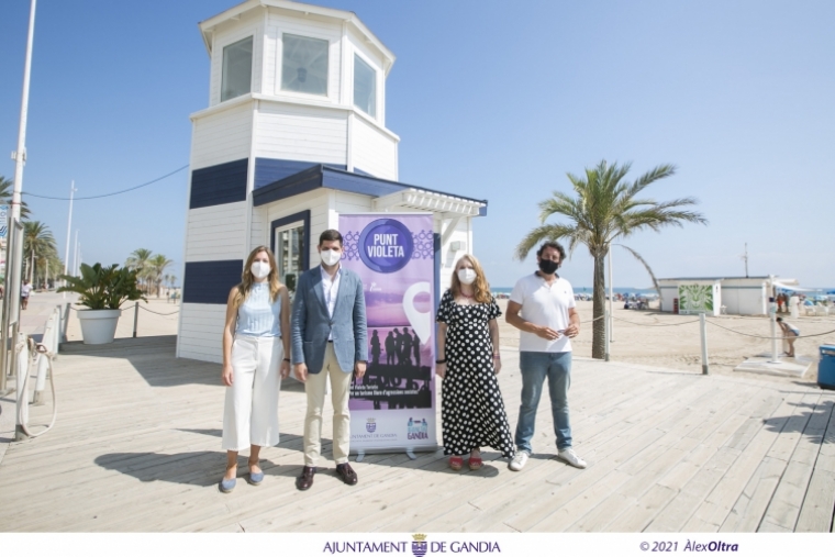 Gandia instala puntos violeta contra la violencia en las oficinas de Turismo