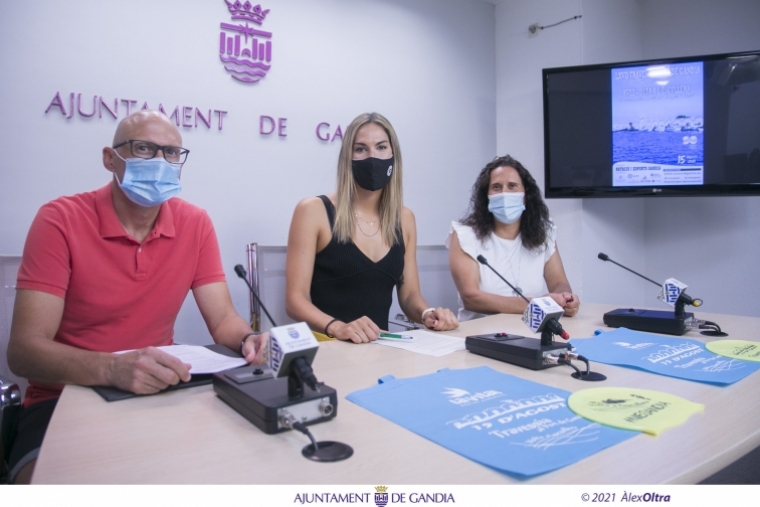 Gandia celebra la Traves?a a nado del Puerto y la vuelta a la Escollera