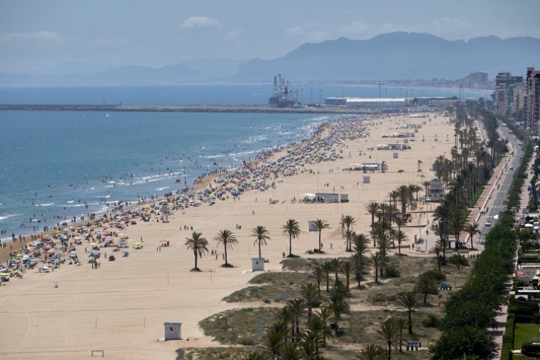 La playa de Gandia al 90% de ocupación durante el primer finde de agosto