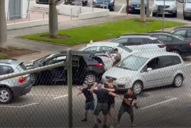 Una discusión en la playa de Gandia acaba en agresiones por una deuda