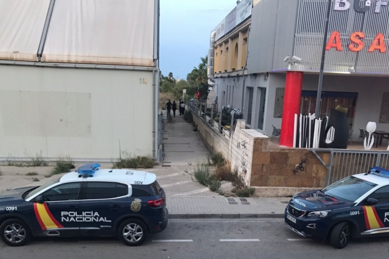 Hallan a una persona muerta detrás de la carpa de Fira Gandia