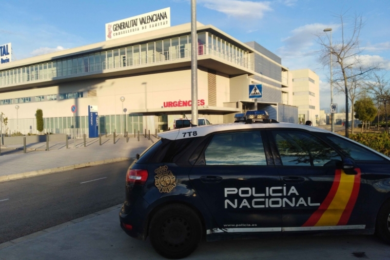 La Policía Nacional detiene ensangrentado a un ladrón de un bar en Gandia